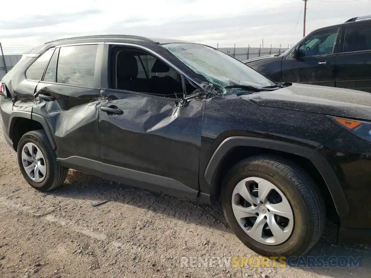 9 Фотография поврежденного автомобиля 2T3H1RFV2KW027559 TOYOTA RAV4 2019