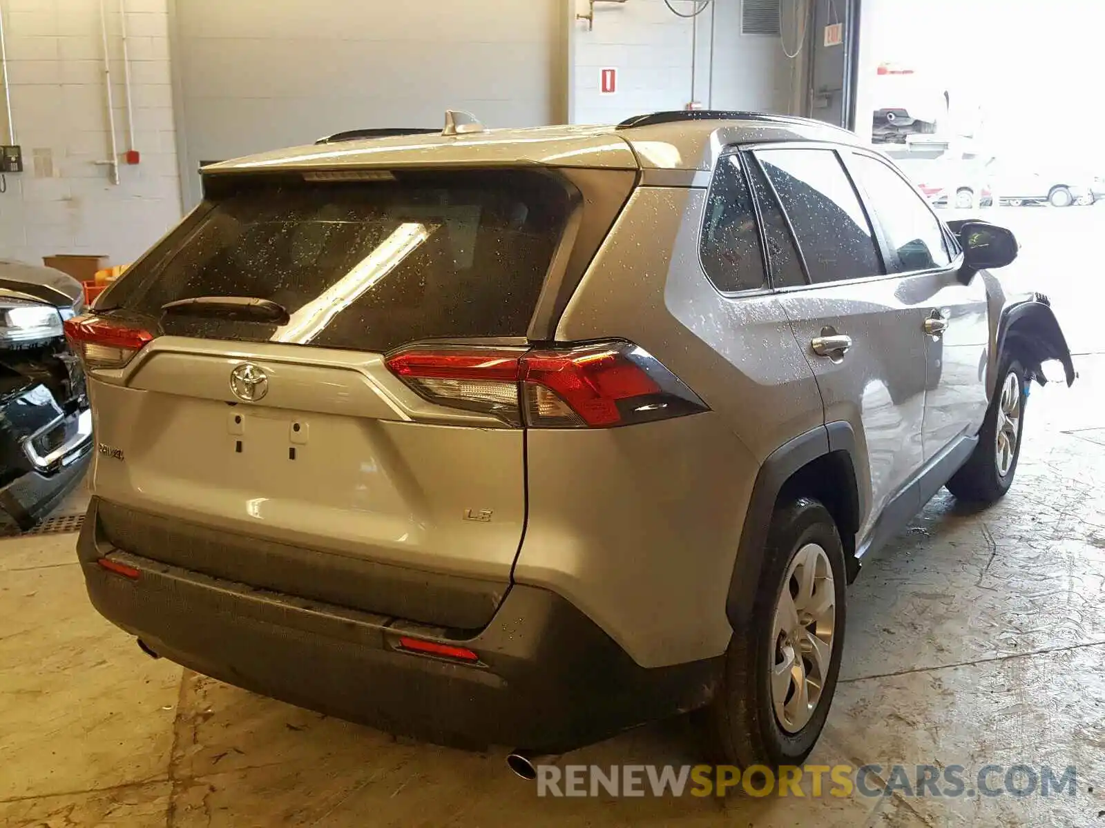 4 Photograph of a damaged car 2T3H1RFV2KW028792 TOYOTA RAV4 2019