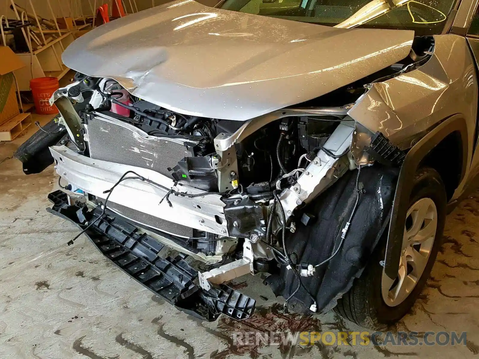 9 Photograph of a damaged car 2T3H1RFV2KW028792 TOYOTA RAV4 2019