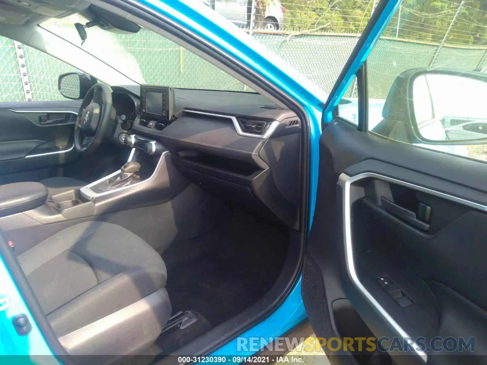 5 Photograph of a damaged car 2T3H1RFV2KW029005 TOYOTA RAV4 2019