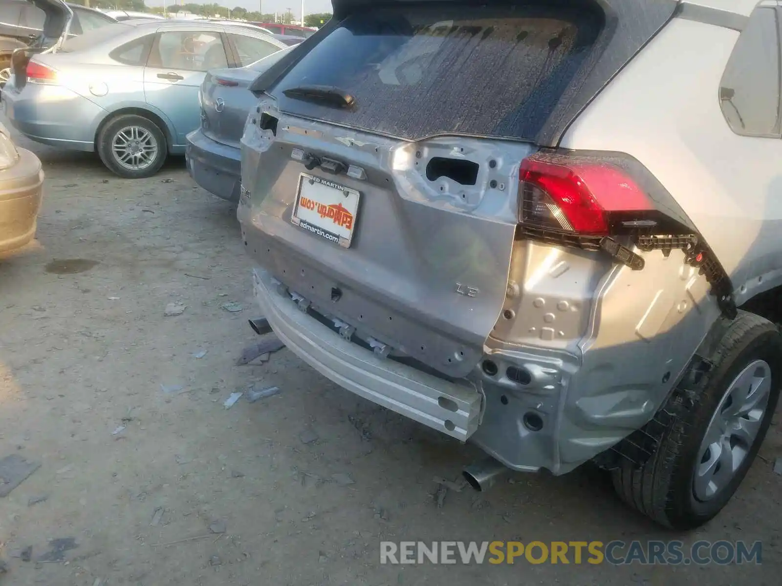 9 Фотография поврежденного автомобиля 2T3H1RFV2KW030915 TOYOTA RAV4 2019