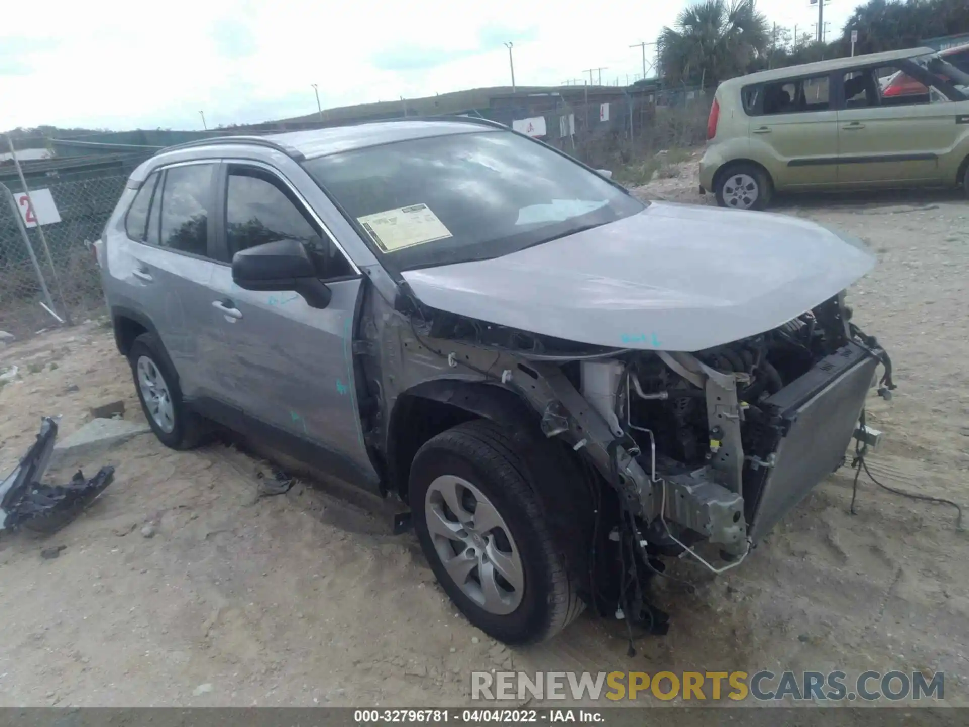 1 Photograph of a damaged car 2T3H1RFV2KW032423 TOYOTA RAV4 2019