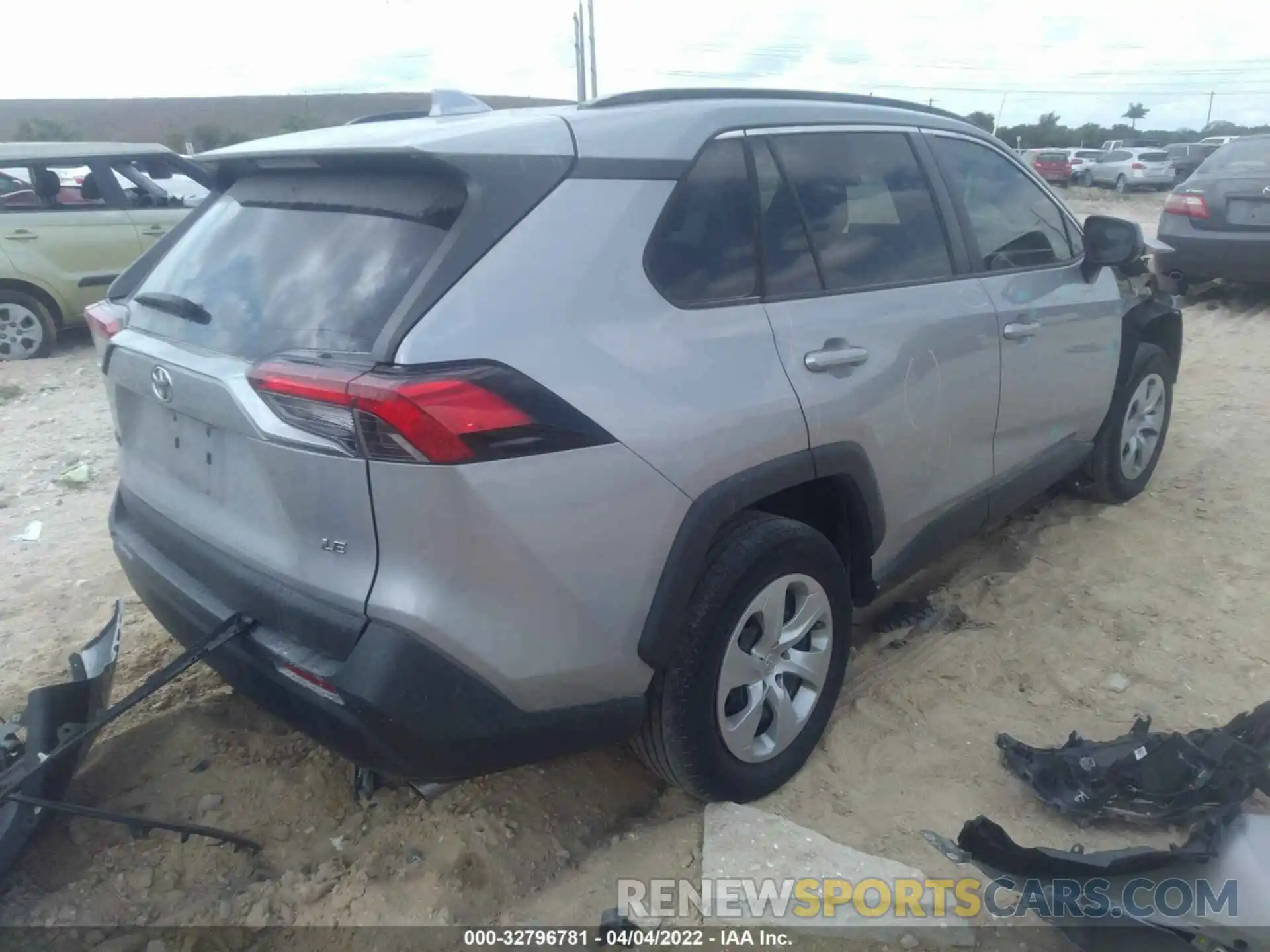 4 Photograph of a damaged car 2T3H1RFV2KW032423 TOYOTA RAV4 2019