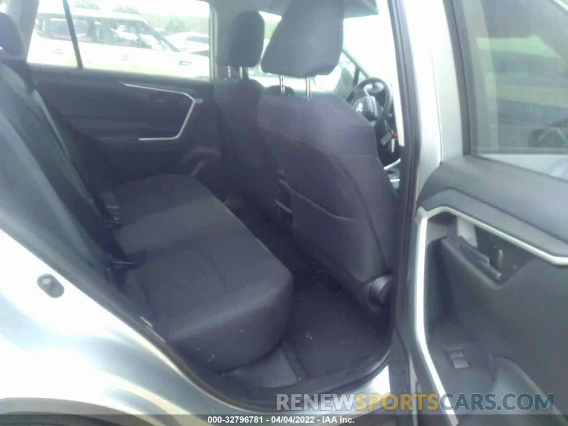 8 Photograph of a damaged car 2T3H1RFV2KW032423 TOYOTA RAV4 2019