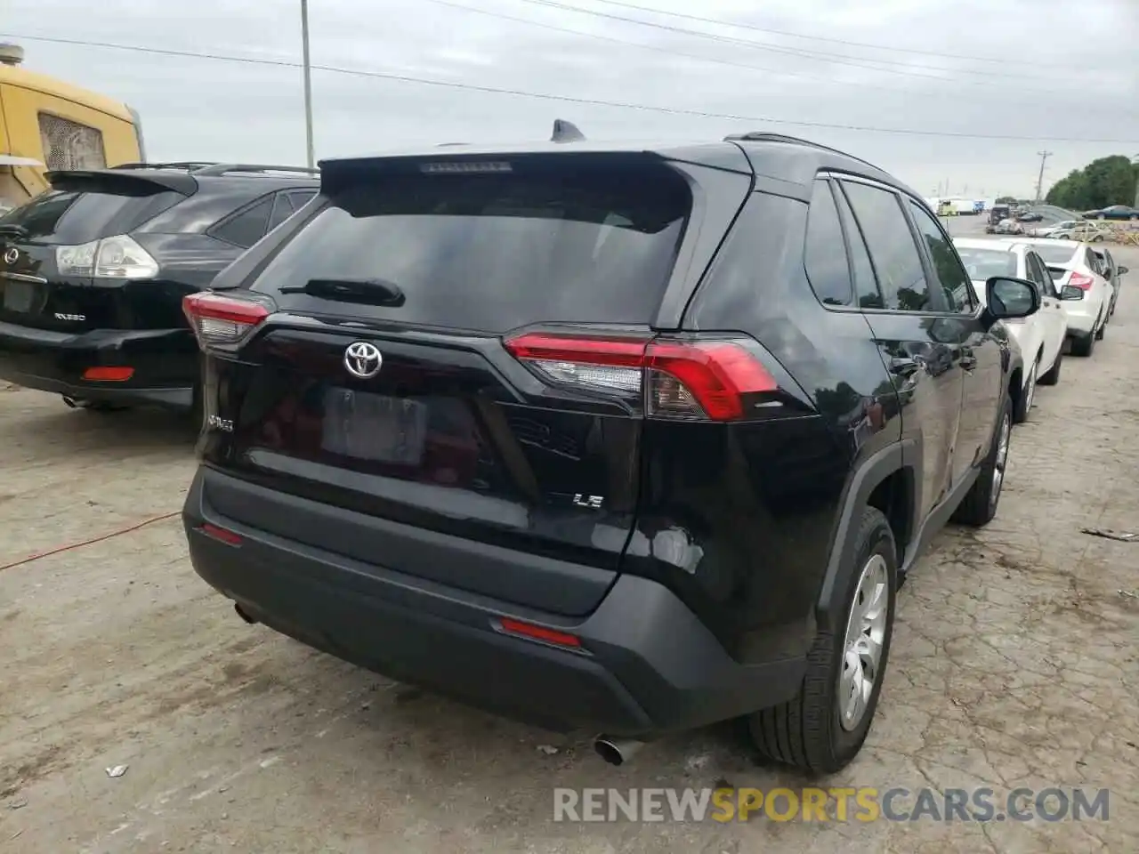 4 Photograph of a damaged car 2T3H1RFV2KW032549 TOYOTA RAV4 2019