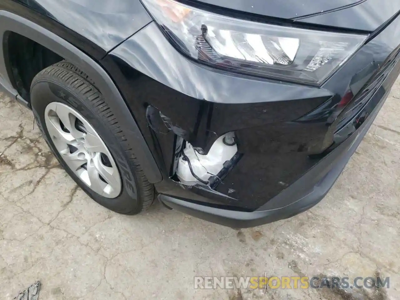 9 Photograph of a damaged car 2T3H1RFV2KW032549 TOYOTA RAV4 2019