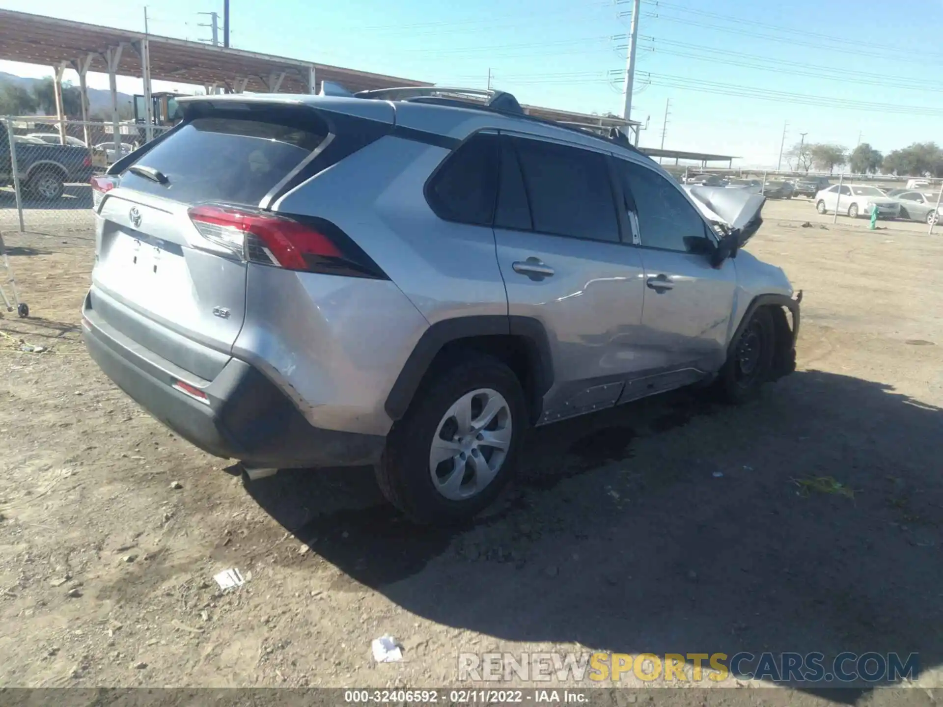 4 Photograph of a damaged car 2T3H1RFV2KW034107 TOYOTA RAV4 2019