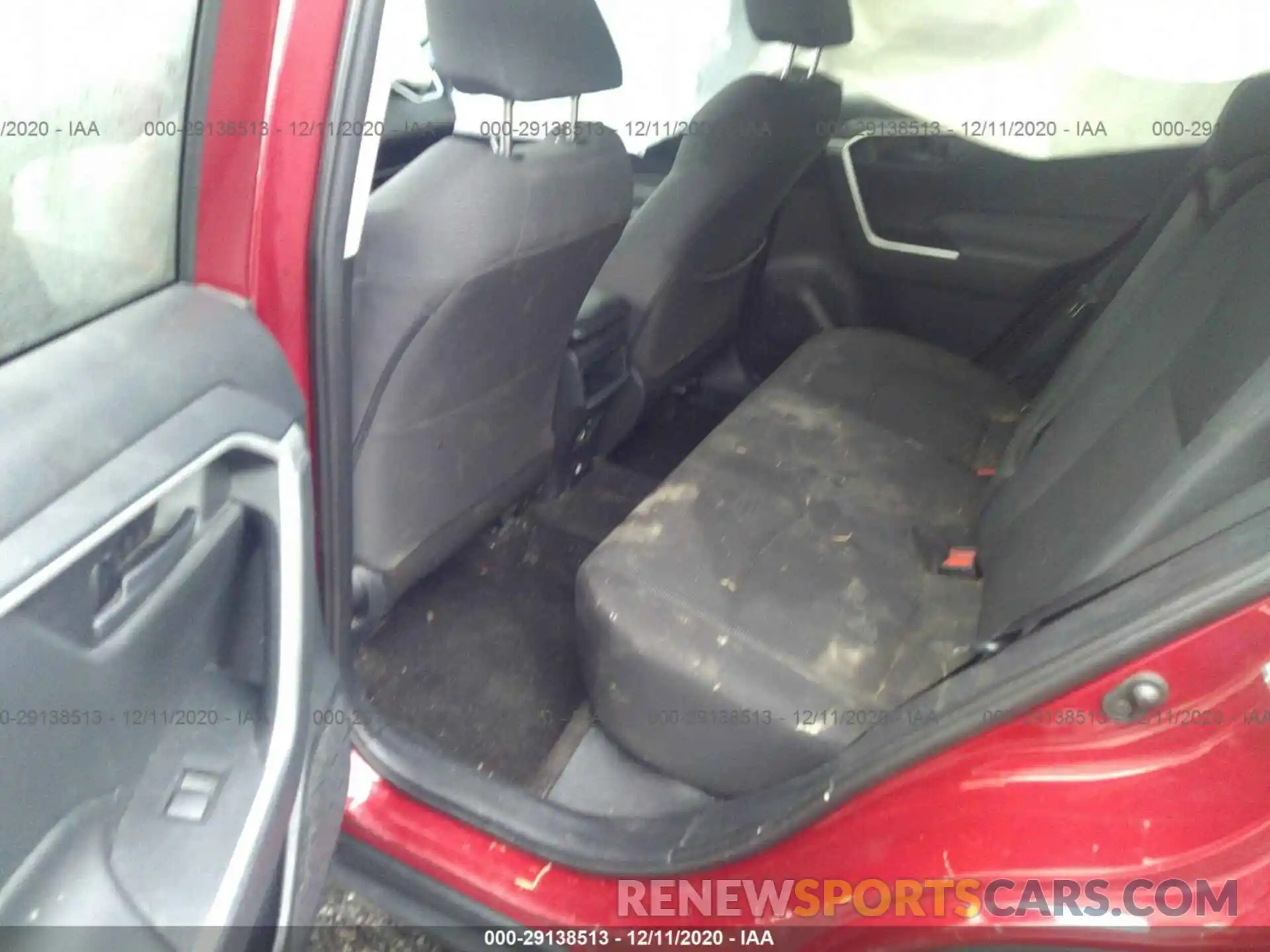 8 Photograph of a damaged car 2T3H1RFV2KW036066 TOYOTA RAV4 2019