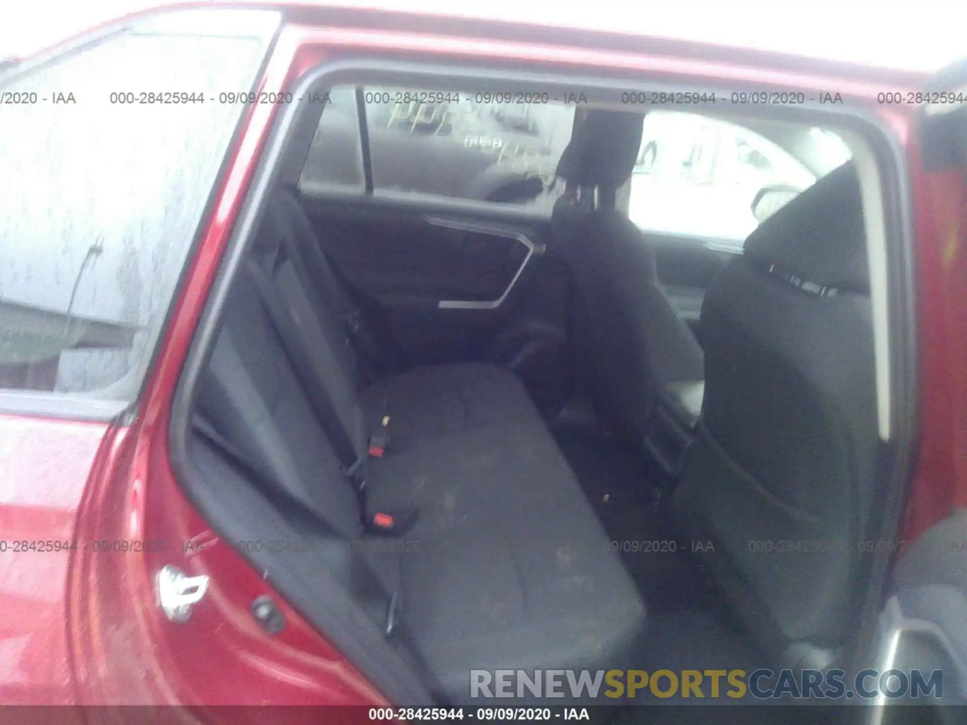 8 Photograph of a damaged car 2T3H1RFV2KW036276 TOYOTA RAV4 2019