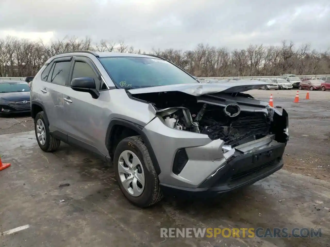 1 Photograph of a damaged car 2T3H1RFV2KW036665 TOYOTA RAV4 2019