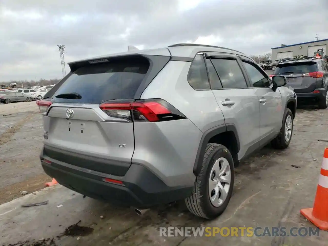 4 Photograph of a damaged car 2T3H1RFV2KW036665 TOYOTA RAV4 2019