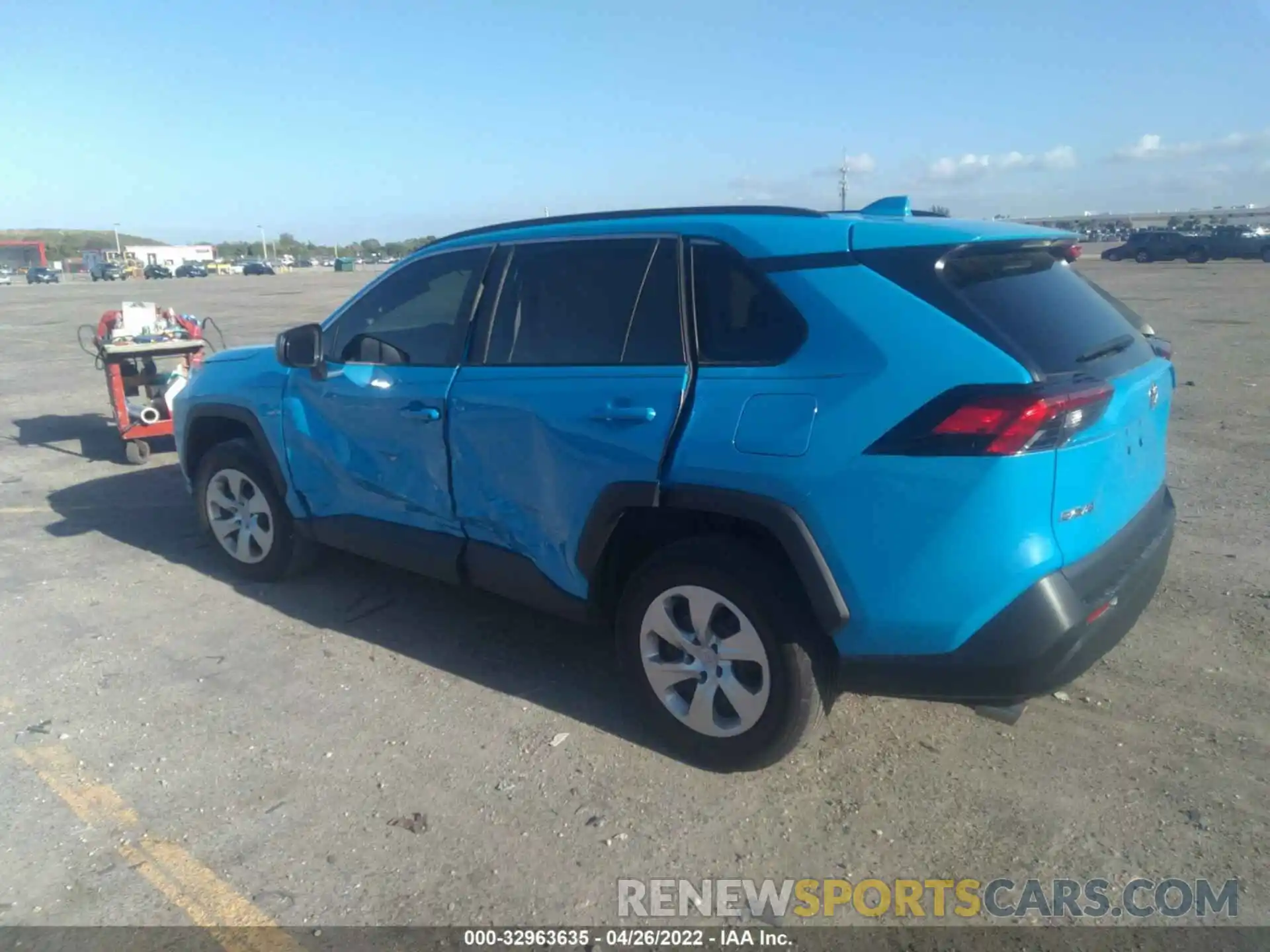 3 Photograph of a damaged car 2T3H1RFV2KW038366 TOYOTA RAV4 2019