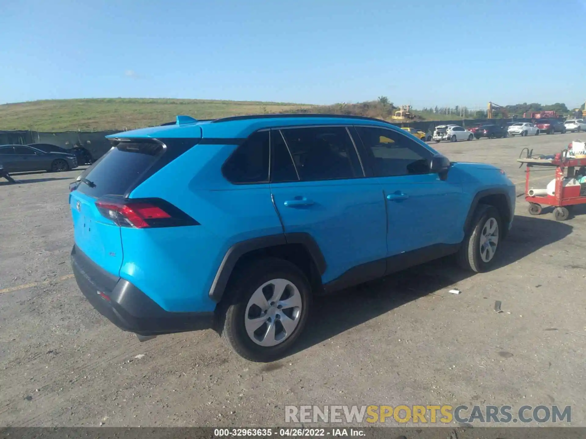 4 Photograph of a damaged car 2T3H1RFV2KW038366 TOYOTA RAV4 2019