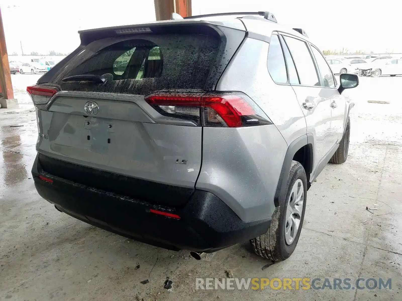 4 Photograph of a damaged car 2T3H1RFV2KW040117 TOYOTA RAV4 2019