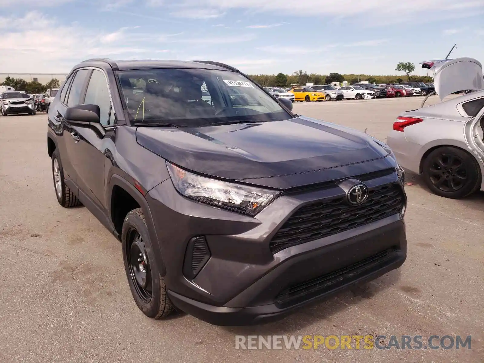 1 Photograph of a damaged car 2T3H1RFV2KW040487 TOYOTA RAV4 2019