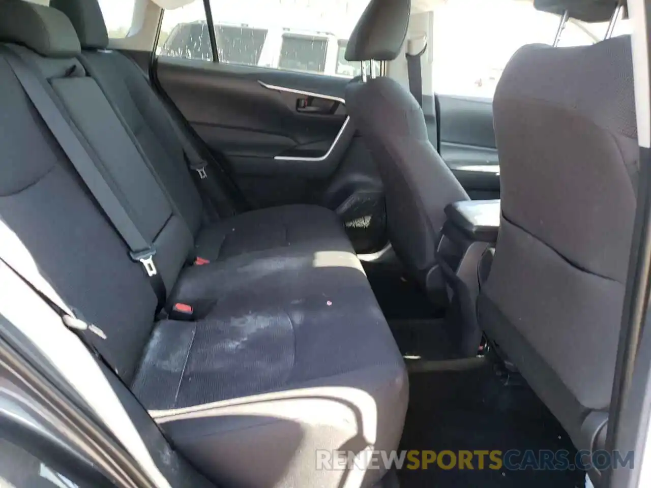 6 Photograph of a damaged car 2T3H1RFV2KW042255 TOYOTA RAV4 2019