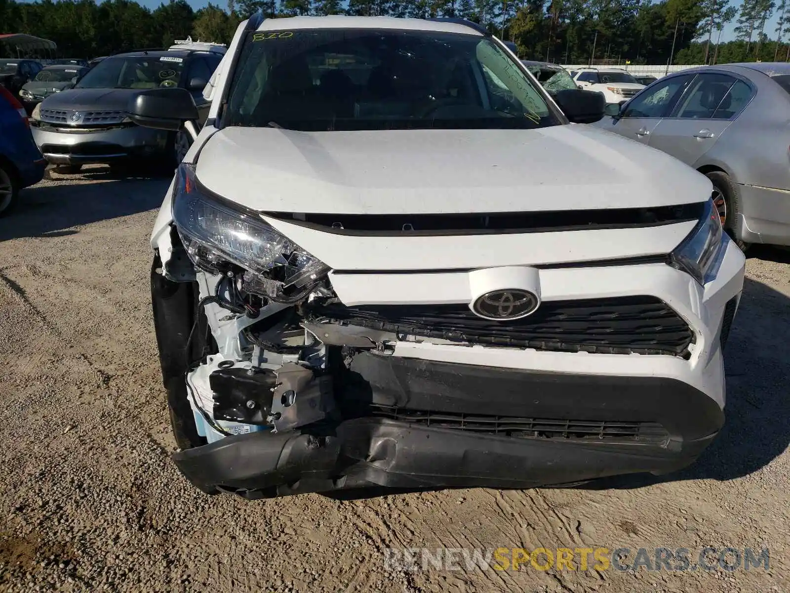 9 Photograph of a damaged car 2T3H1RFV2KW046242 TOYOTA RAV4 2019