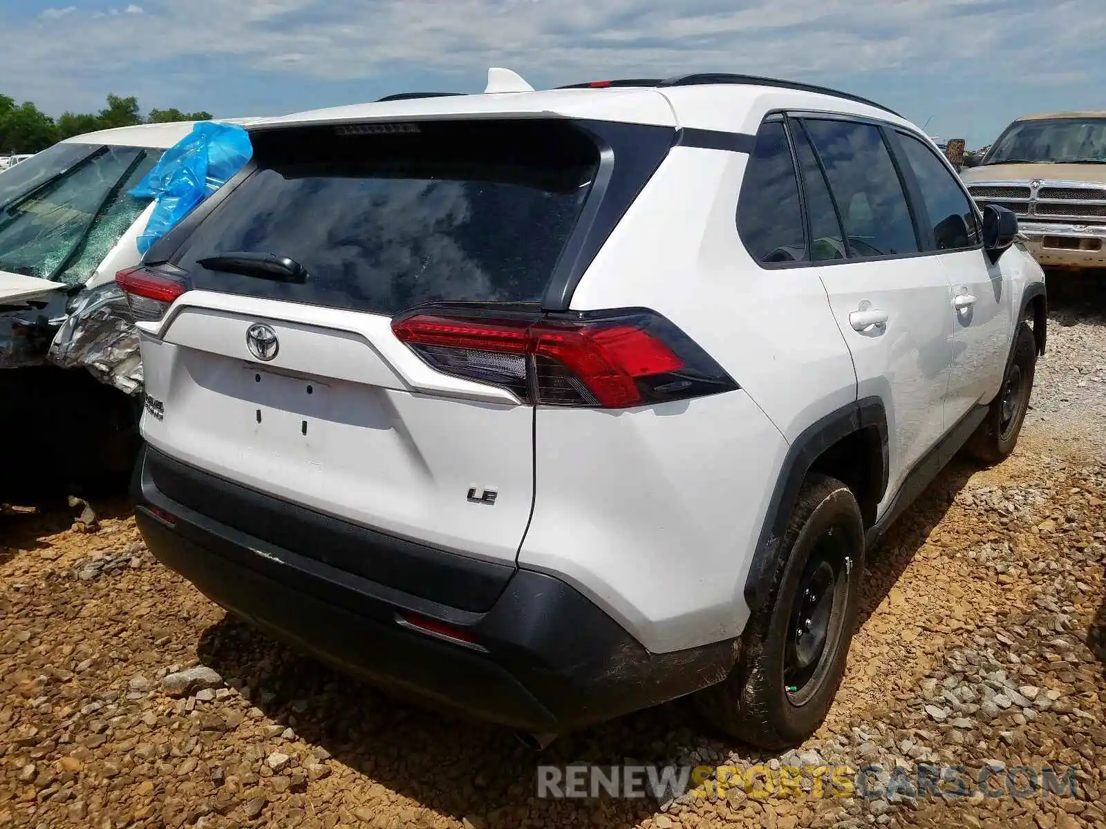 4 Photograph of a damaged car 2T3H1RFV2KW051439 TOYOTA RAV4 2019