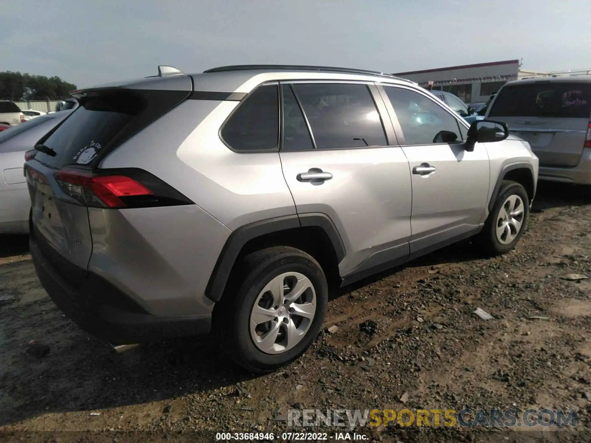 4 Photograph of a damaged car 2T3H1RFV2KW052915 TOYOTA RAV4 2019