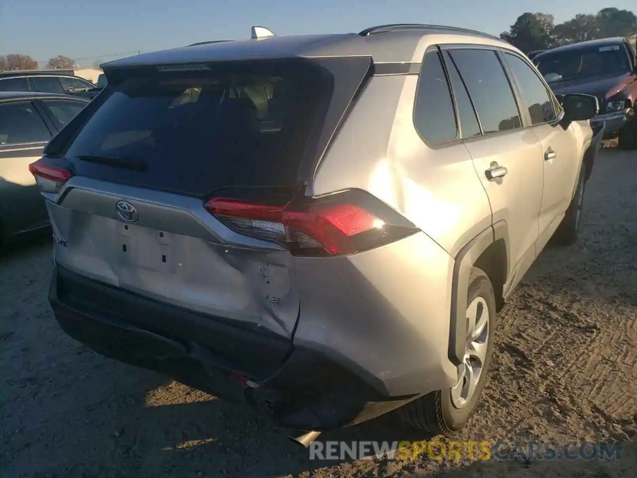 4 Photograph of a damaged car 2T3H1RFV2KW055507 TOYOTA RAV4 2019