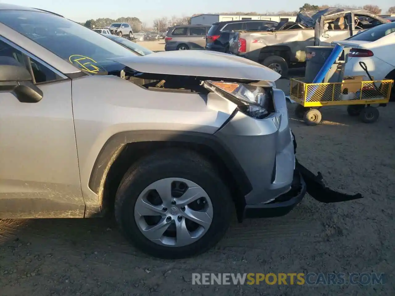 9 Photograph of a damaged car 2T3H1RFV2KW055507 TOYOTA RAV4 2019