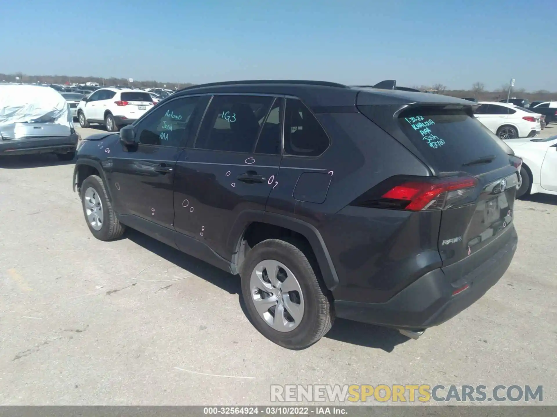 3 Photograph of a damaged car 2T3H1RFV3KC003224 TOYOTA RAV4 2019