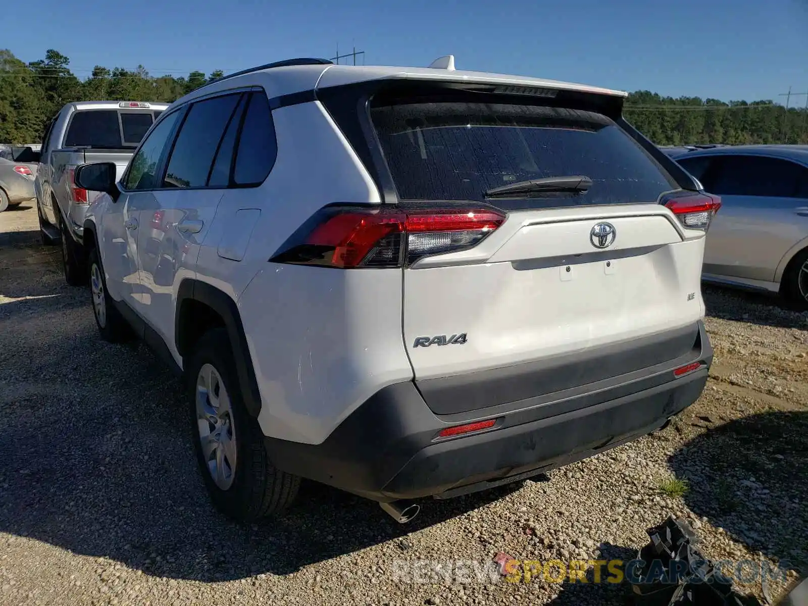 3 Photograph of a damaged car 2T3H1RFV3KC021349 TOYOTA RAV4 2019