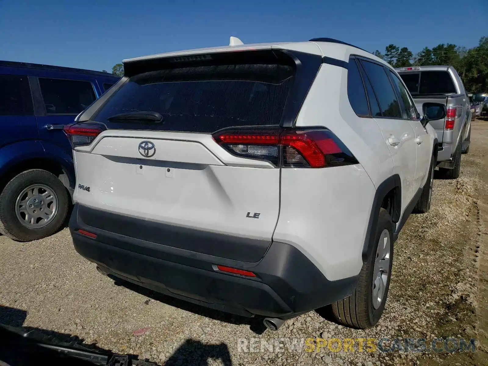 4 Photograph of a damaged car 2T3H1RFV3KC021349 TOYOTA RAV4 2019