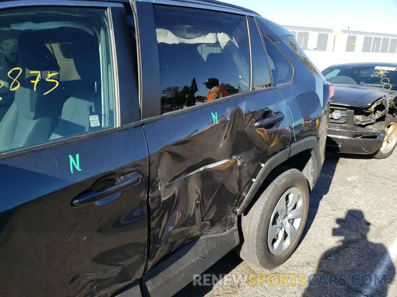 9 Photograph of a damaged car 2T3H1RFV3KC032898 TOYOTA RAV4 2019