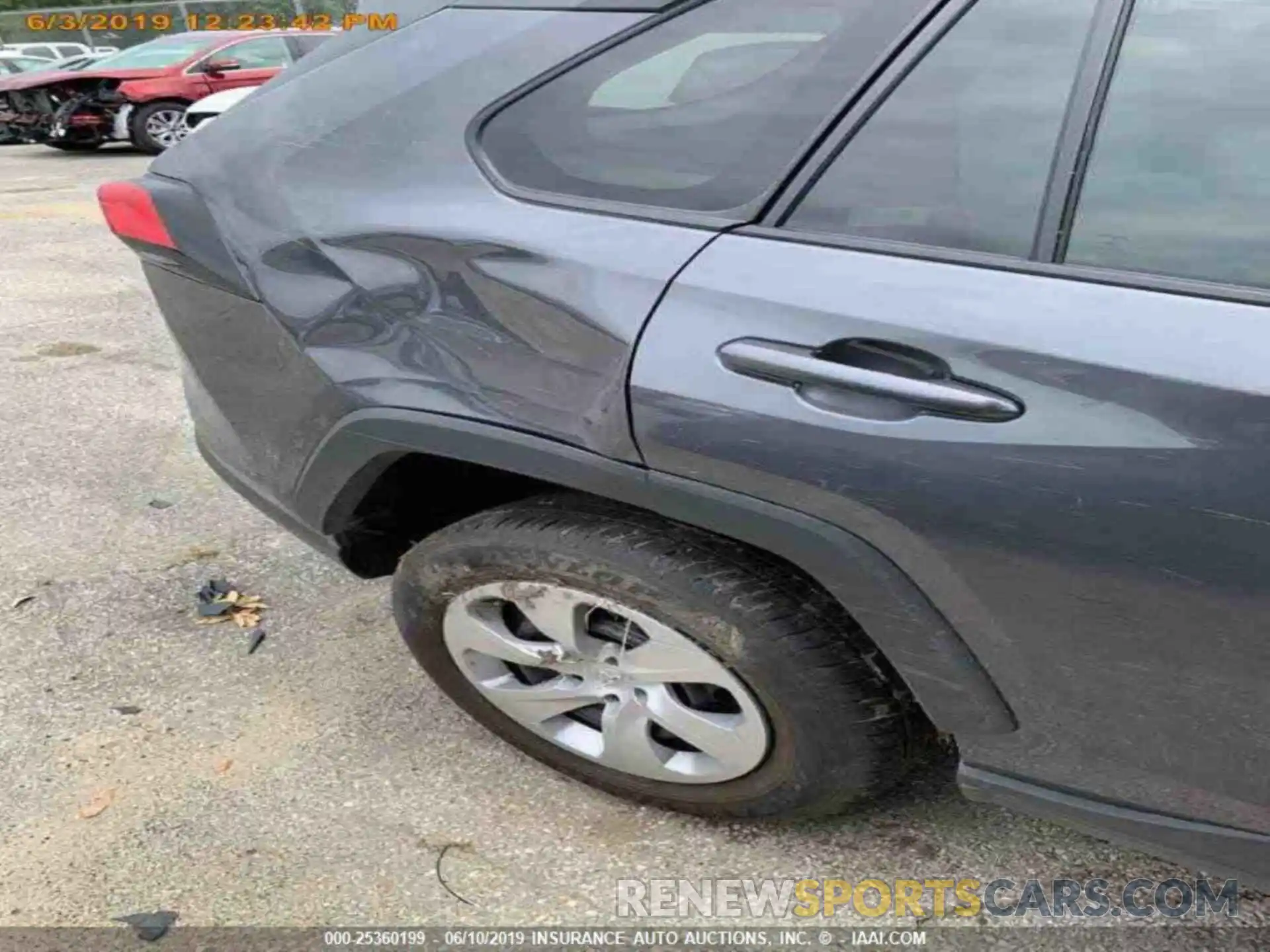 17 Photograph of a damaged car 2T3H1RFV3KW006025 TOYOTA RAV4 2019