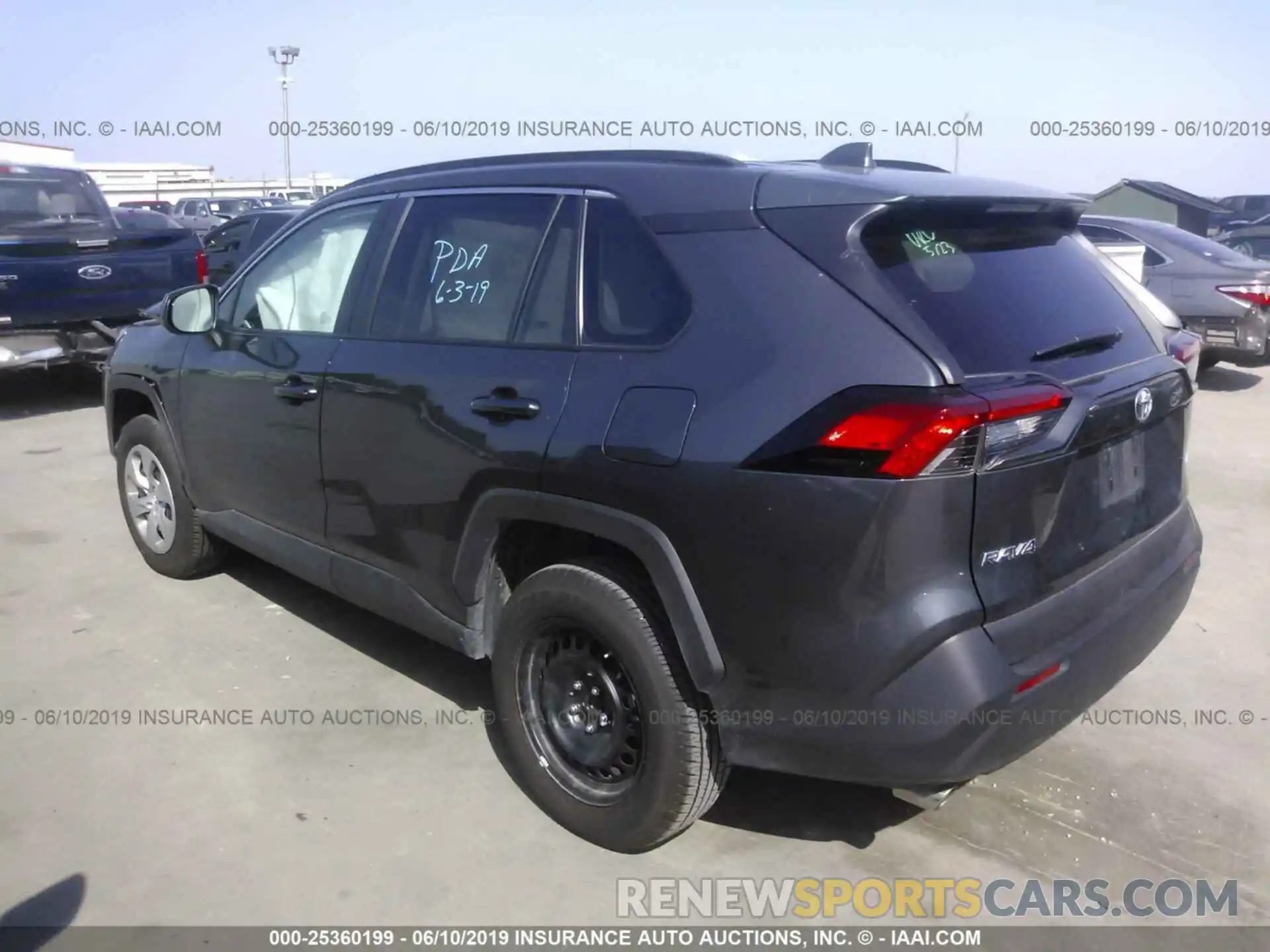 3 Photograph of a damaged car 2T3H1RFV3KW006025 TOYOTA RAV4 2019