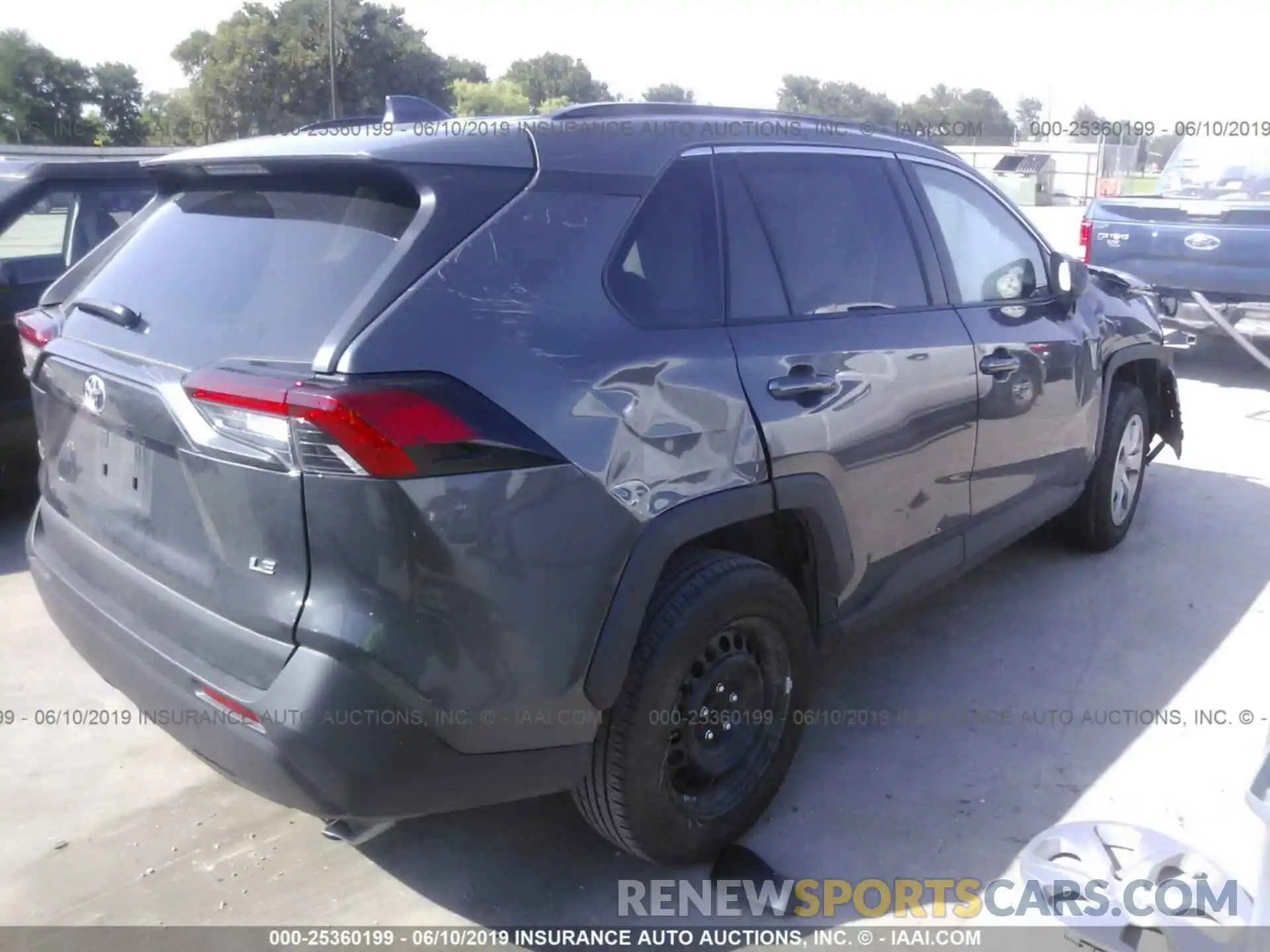 4 Photograph of a damaged car 2T3H1RFV3KW006025 TOYOTA RAV4 2019