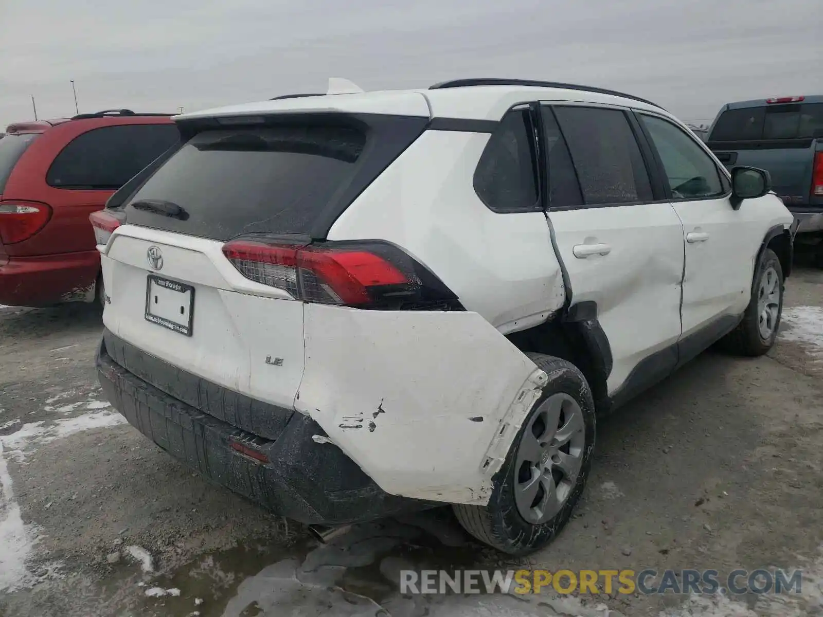 4 Photograph of a damaged car 2T3H1RFV3KW007644 TOYOTA RAV4 2019