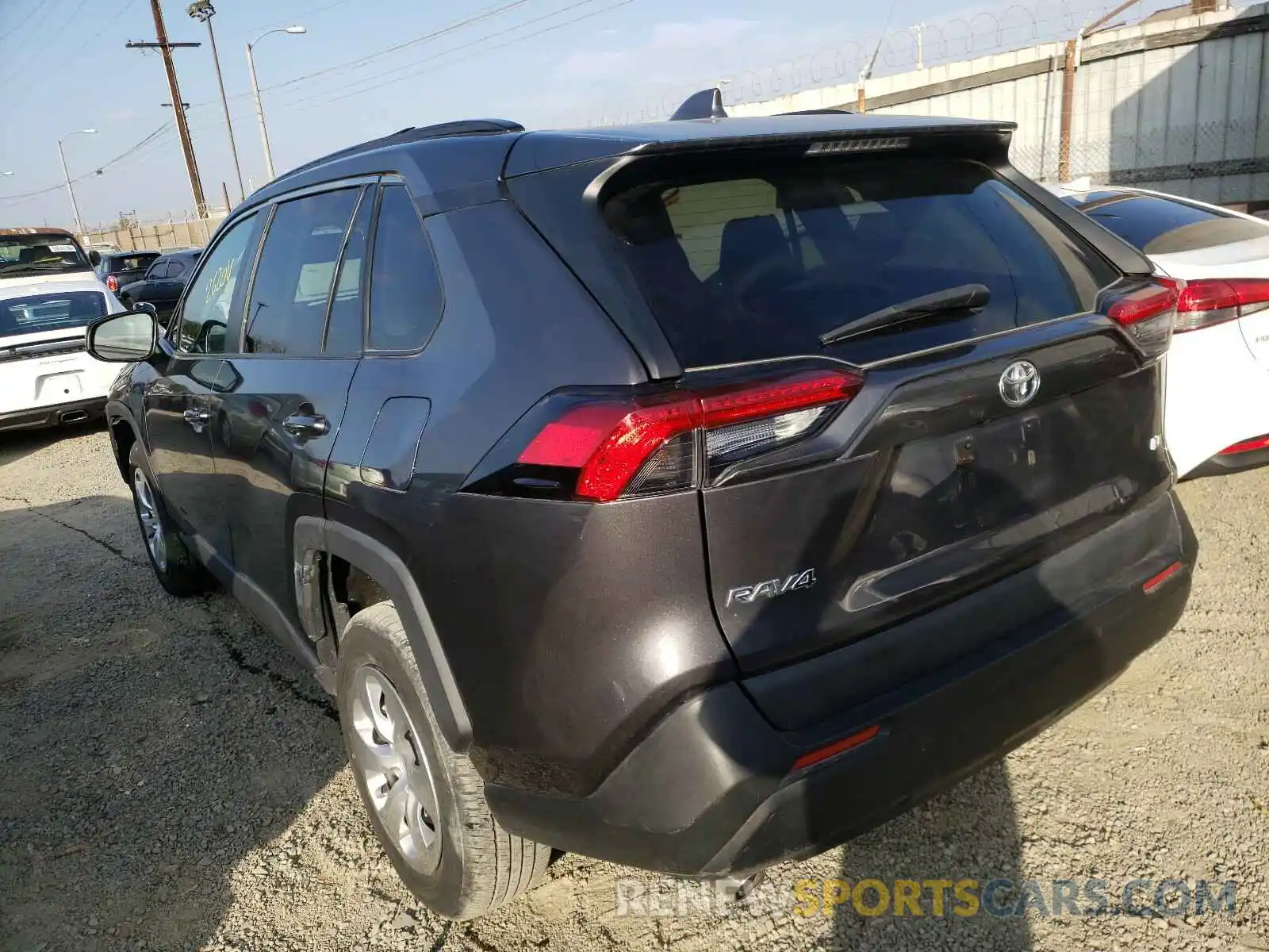 3 Фотография поврежденного автомобиля 2T3H1RFV3KW008888 TOYOTA RAV4 2019