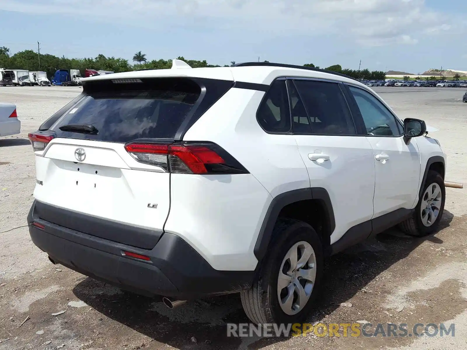 4 Photograph of a damaged car 2T3H1RFV3KW016246 TOYOTA RAV4 2019