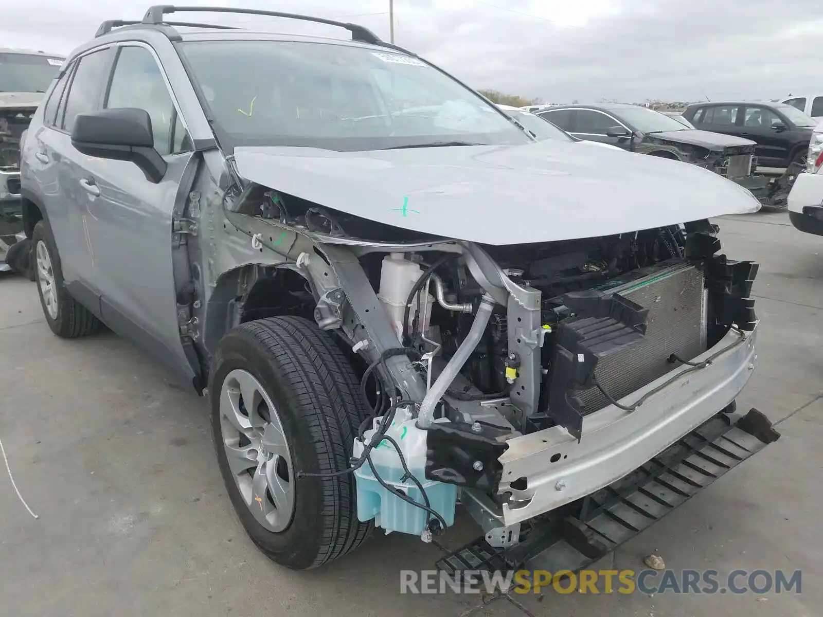 1 Photograph of a damaged car 2T3H1RFV3KW017252 TOYOTA RAV4 2019