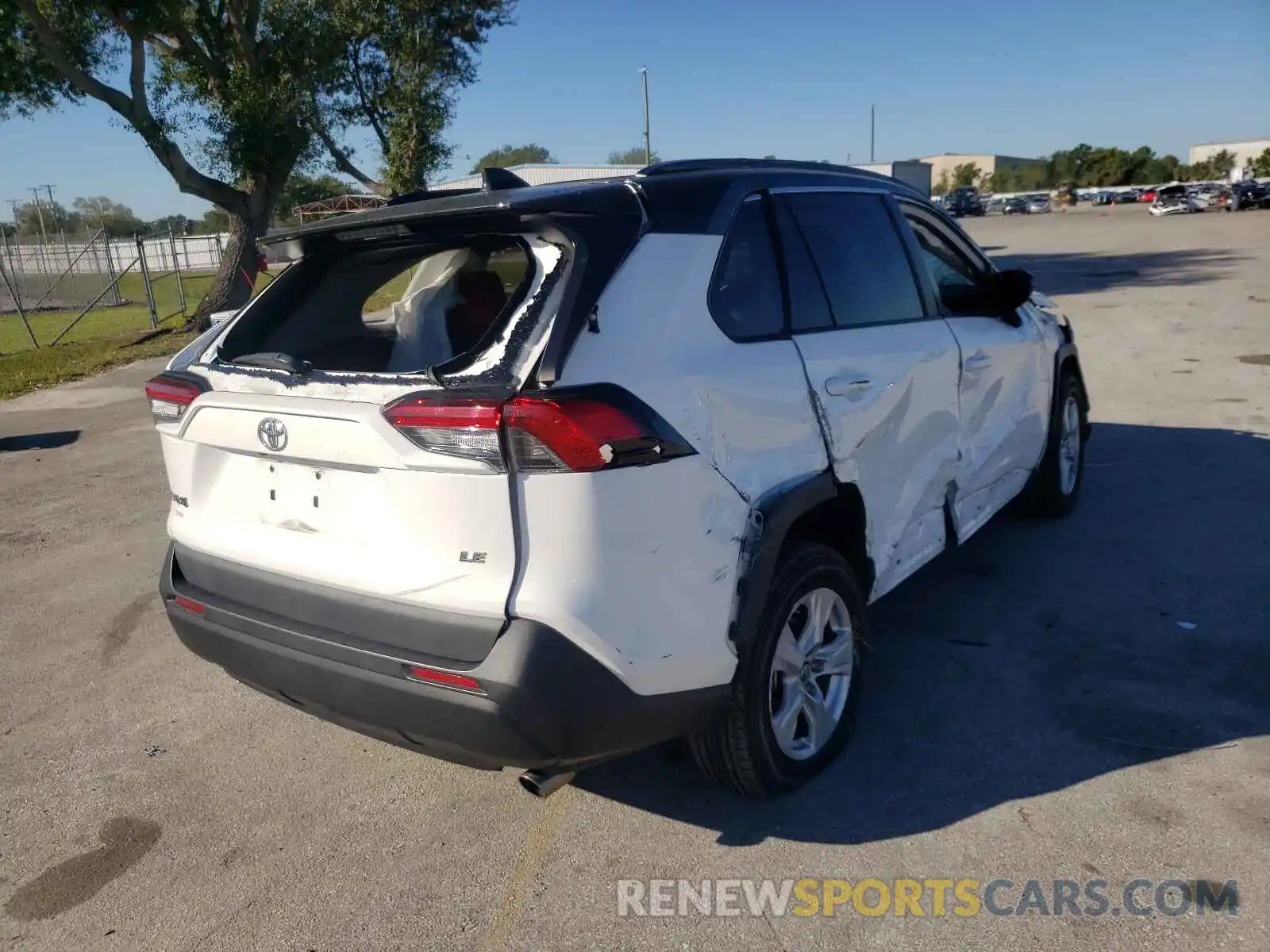 4 Photograph of a damaged car 2T3H1RFV3KW017932 TOYOTA RAV4 2019