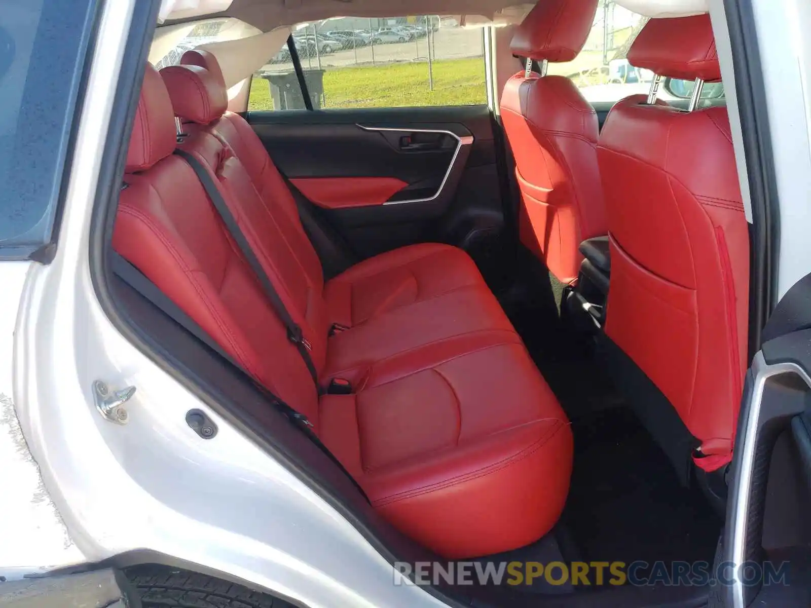 6 Photograph of a damaged car 2T3H1RFV3KW017932 TOYOTA RAV4 2019