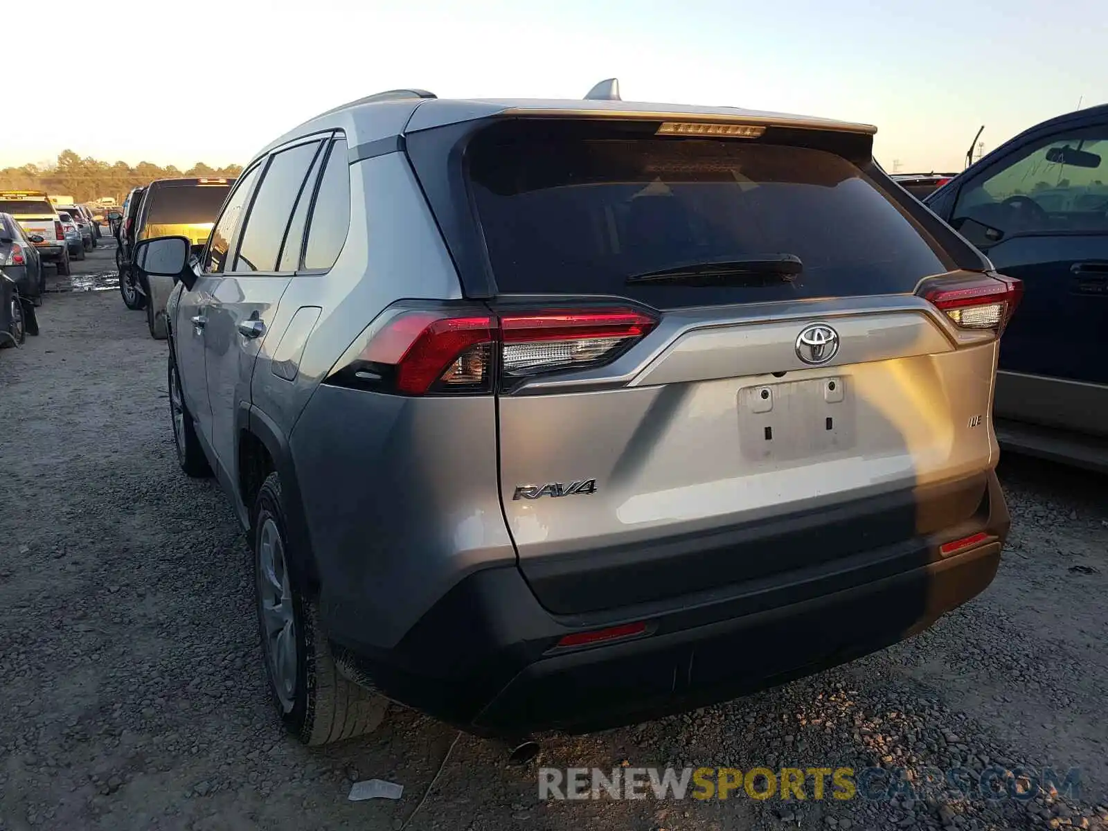 3 Photograph of a damaged car 2T3H1RFV3KW021866 TOYOTA RAV4 2019