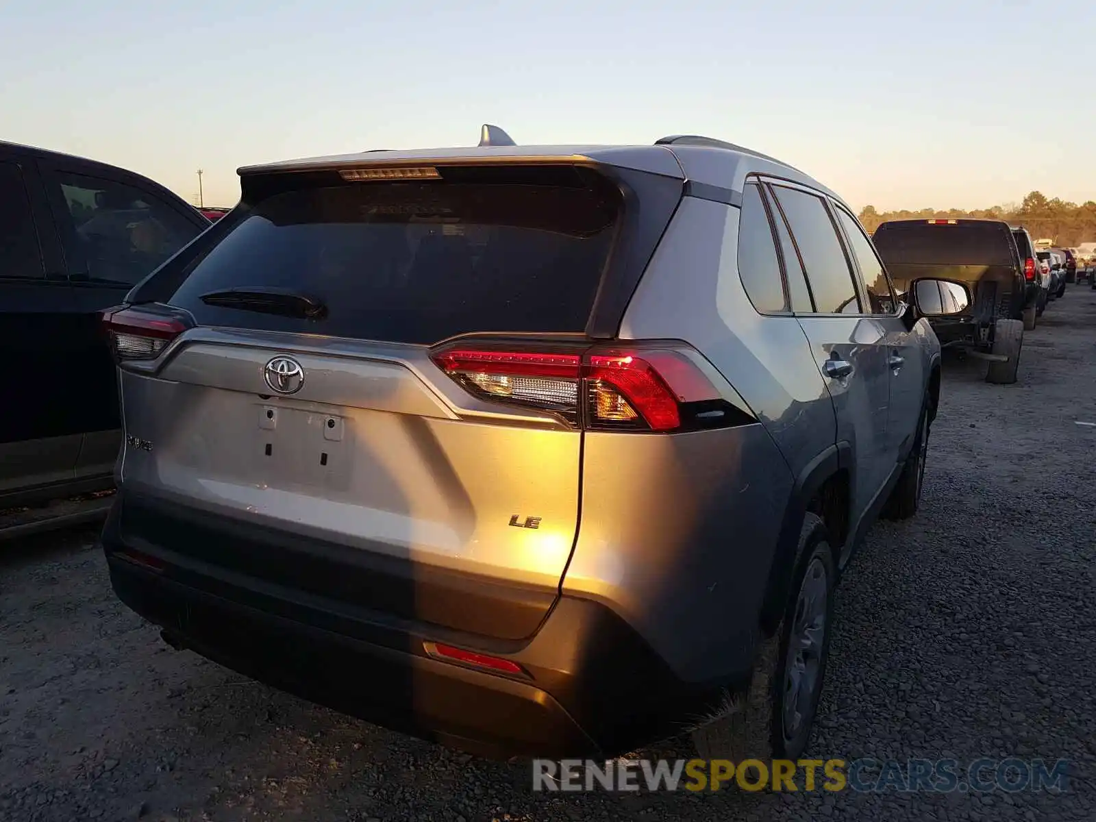 4 Photograph of a damaged car 2T3H1RFV3KW021866 TOYOTA RAV4 2019