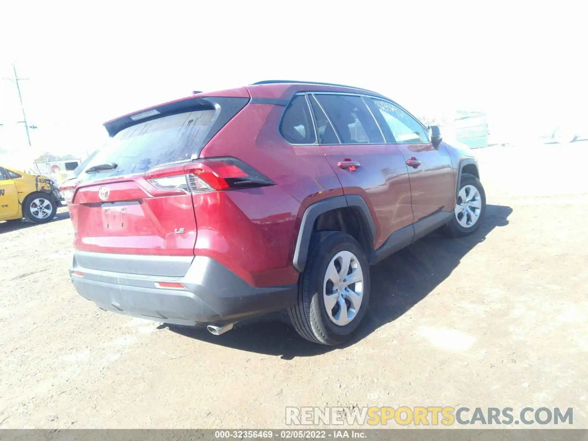 4 Photograph of a damaged car 2T3H1RFV3KW035363 TOYOTA RAV4 2019