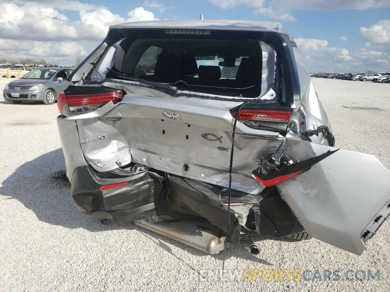 9 Photograph of a damaged car 2T3H1RFV3KW036982 TOYOTA RAV4 2019