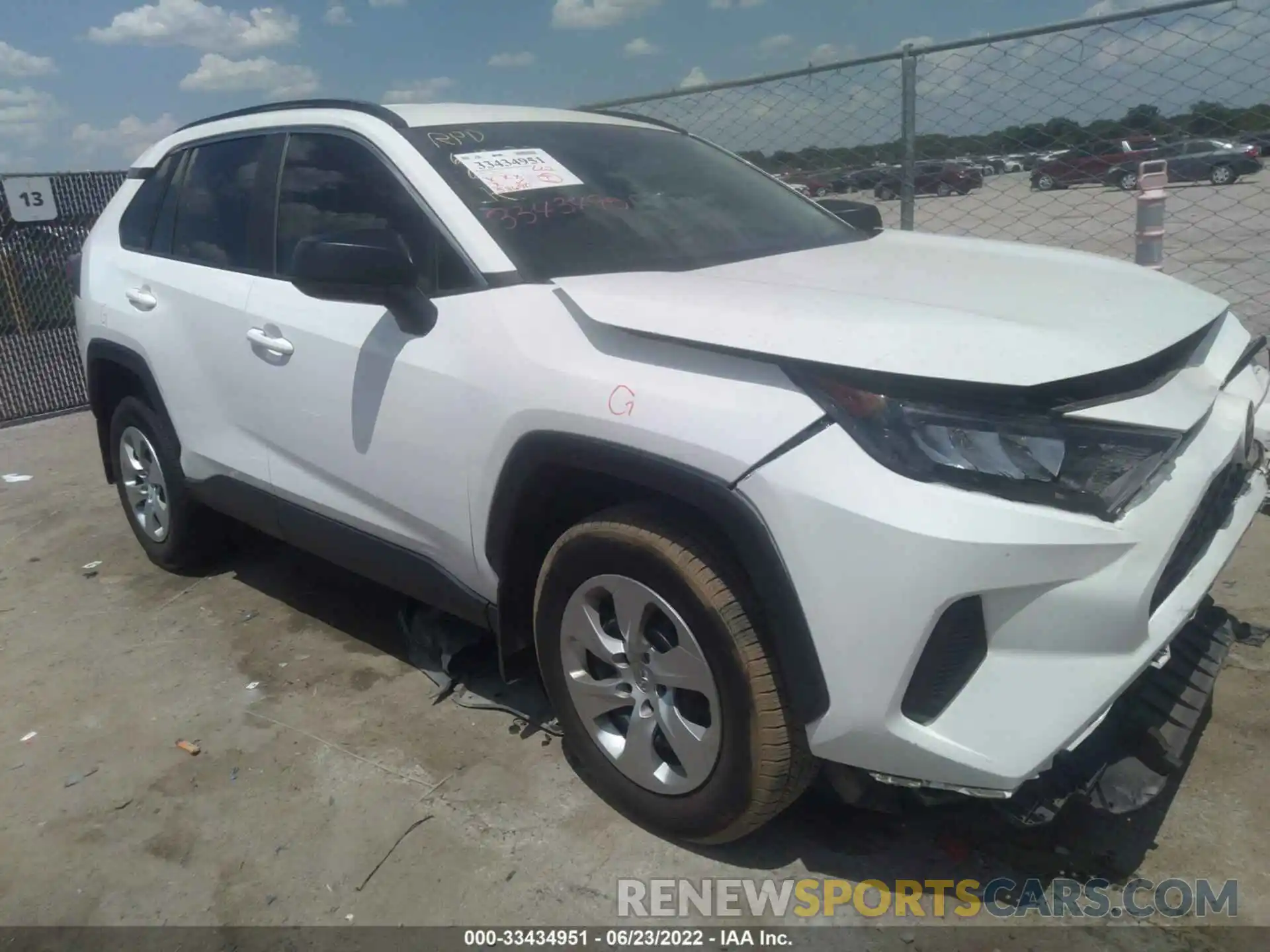 1 Photograph of a damaged car 2T3H1RFV3KW038988 TOYOTA RAV4 2019