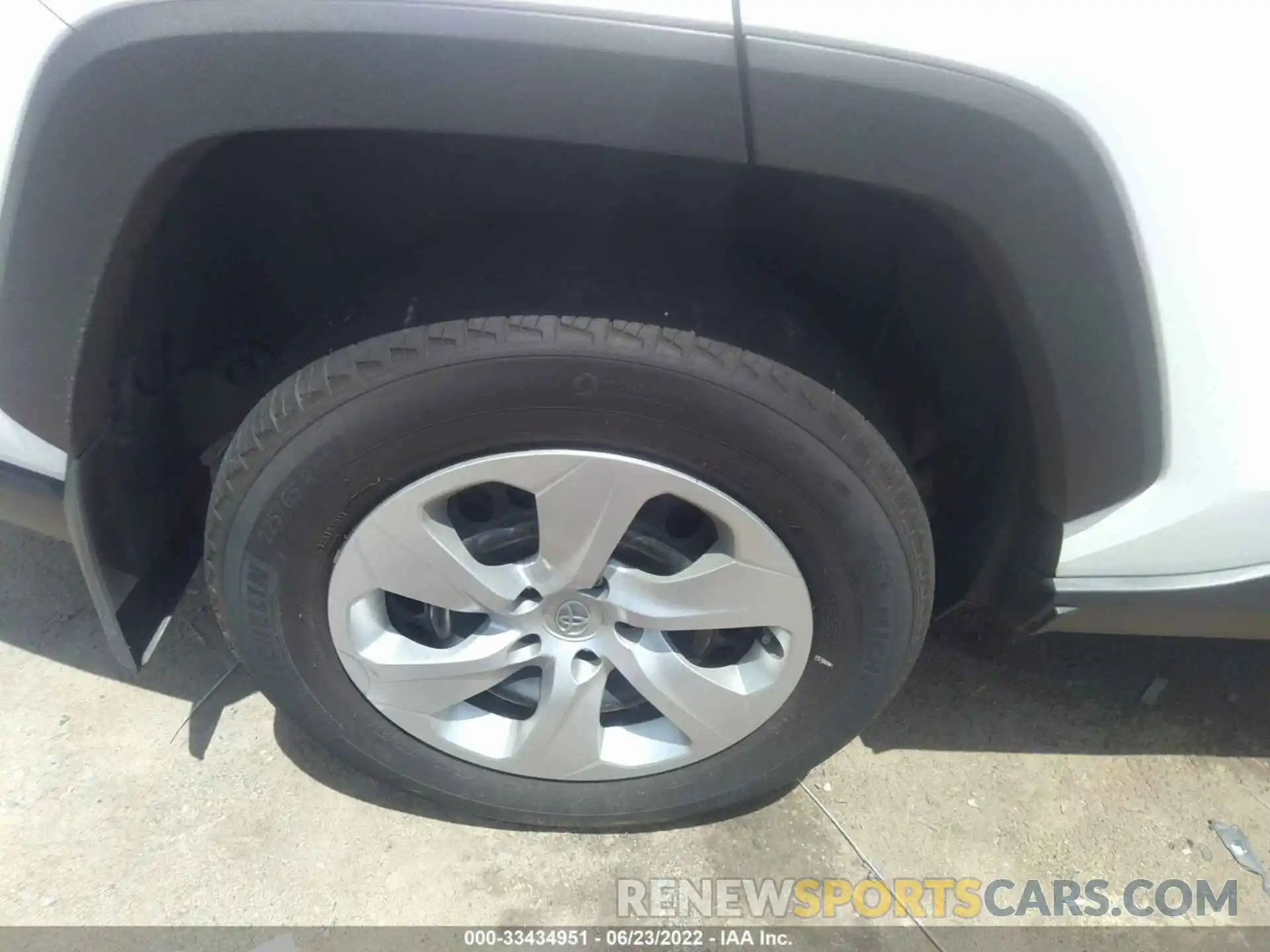 14 Photograph of a damaged car 2T3H1RFV3KW038988 TOYOTA RAV4 2019