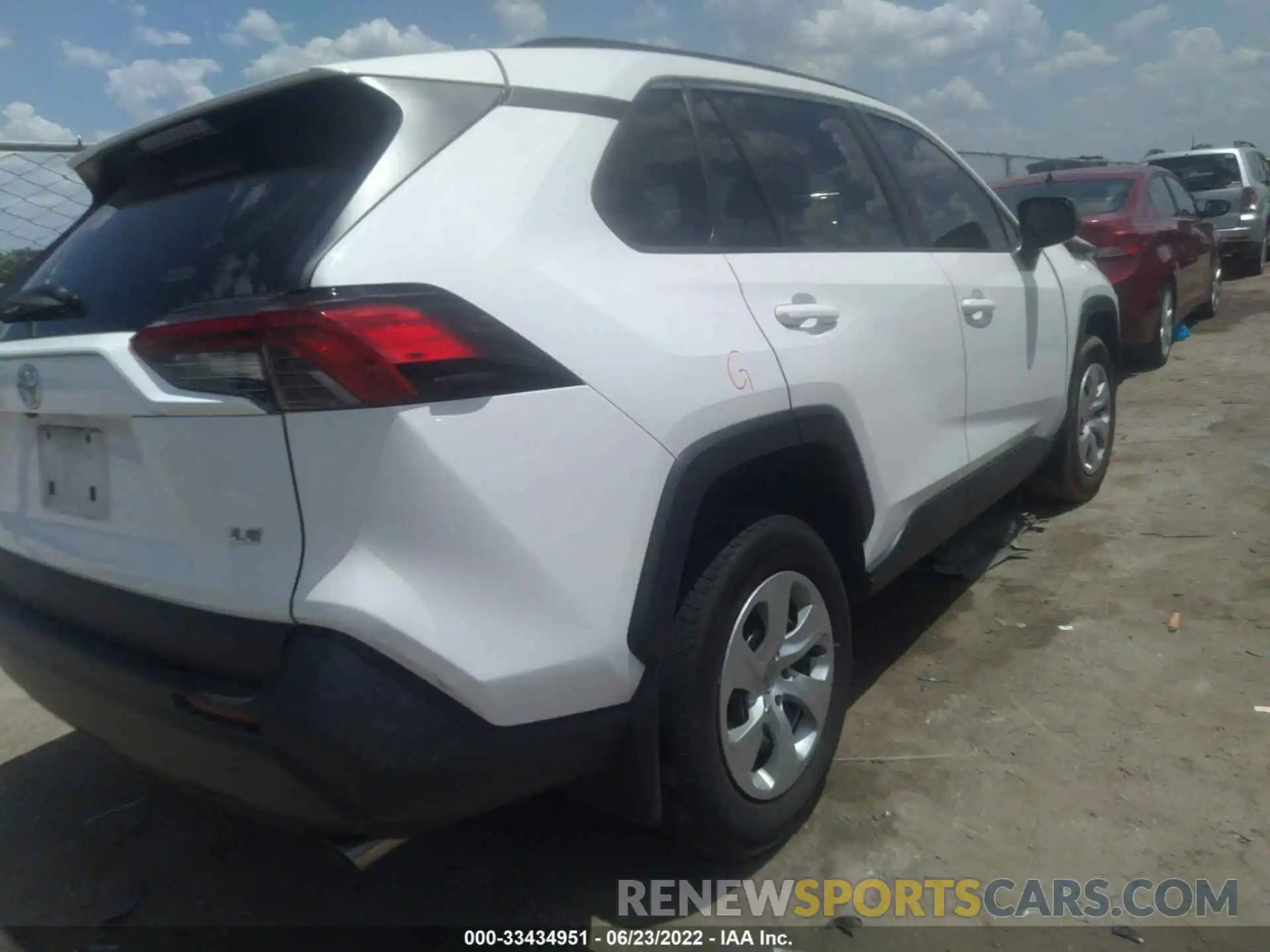 4 Photograph of a damaged car 2T3H1RFV3KW038988 TOYOTA RAV4 2019