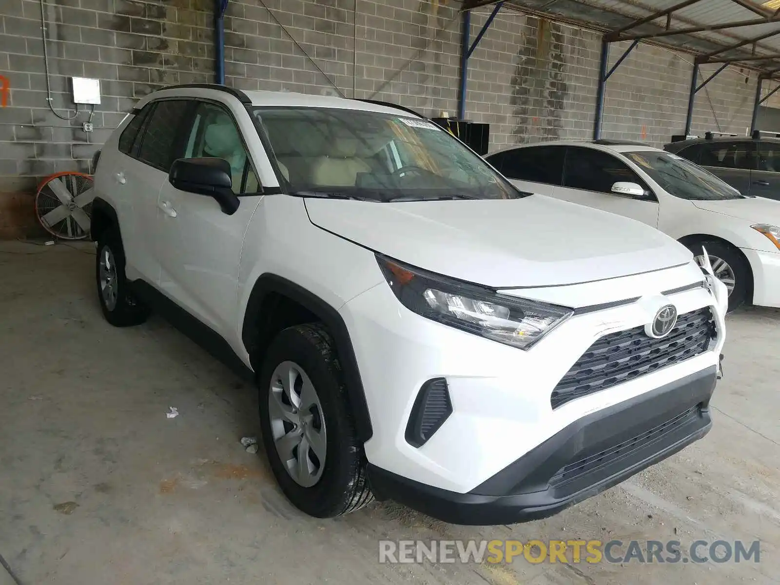 1 Photograph of a damaged car 2T3H1RFV3KW039042 TOYOTA RAV4 2019