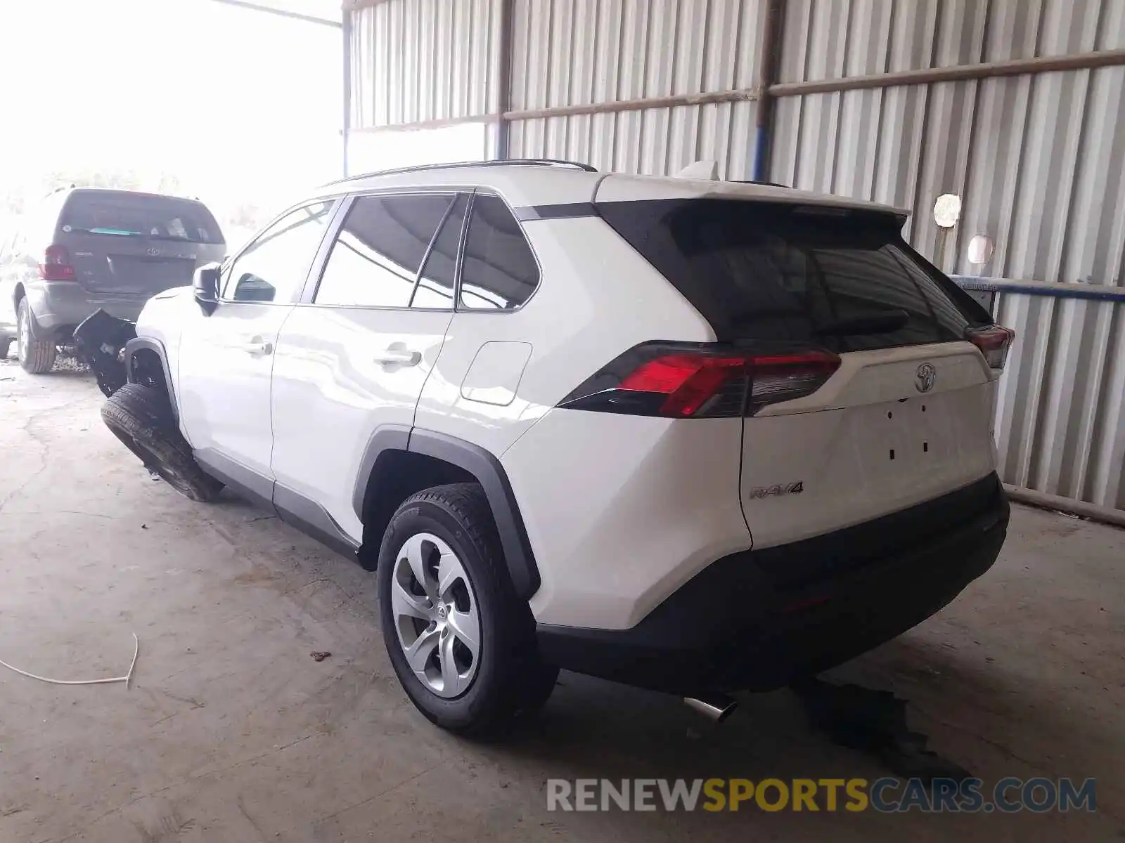 3 Фотография поврежденного автомобиля 2T3H1RFV3KW039042 TOYOTA RAV4 2019