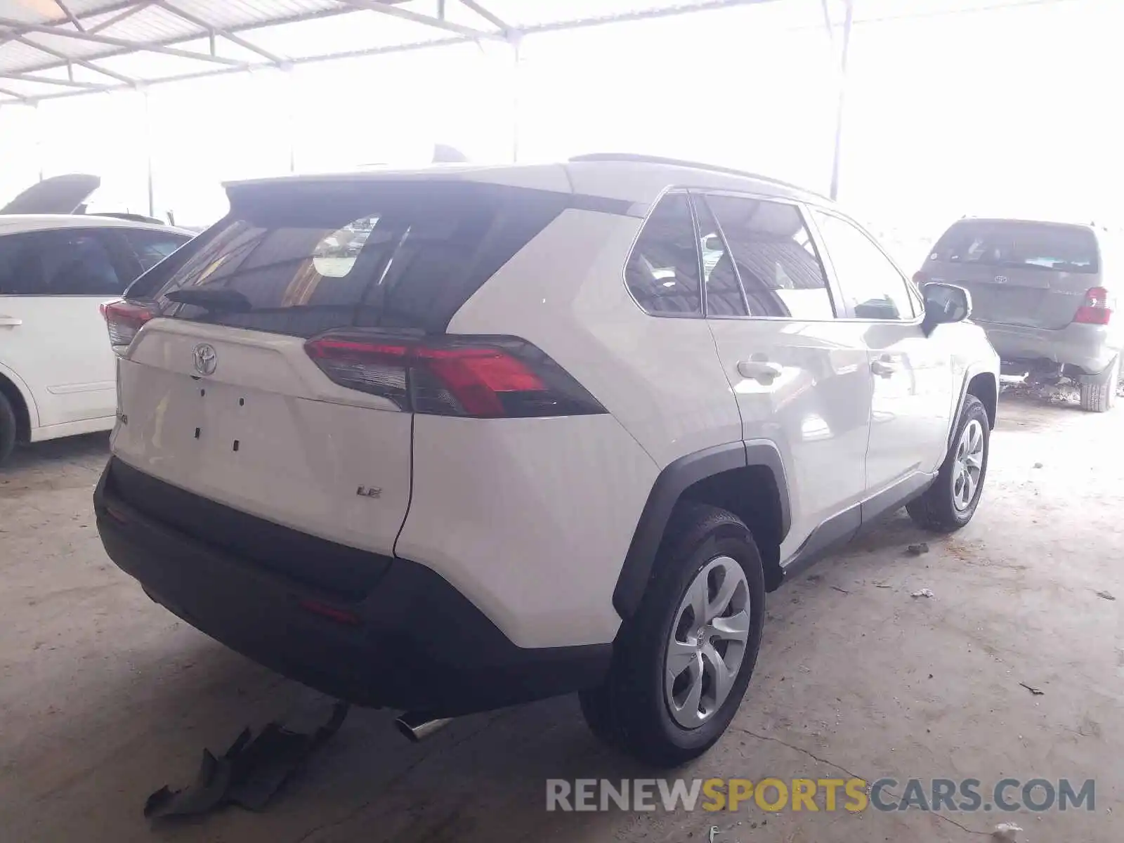 4 Photograph of a damaged car 2T3H1RFV3KW039042 TOYOTA RAV4 2019