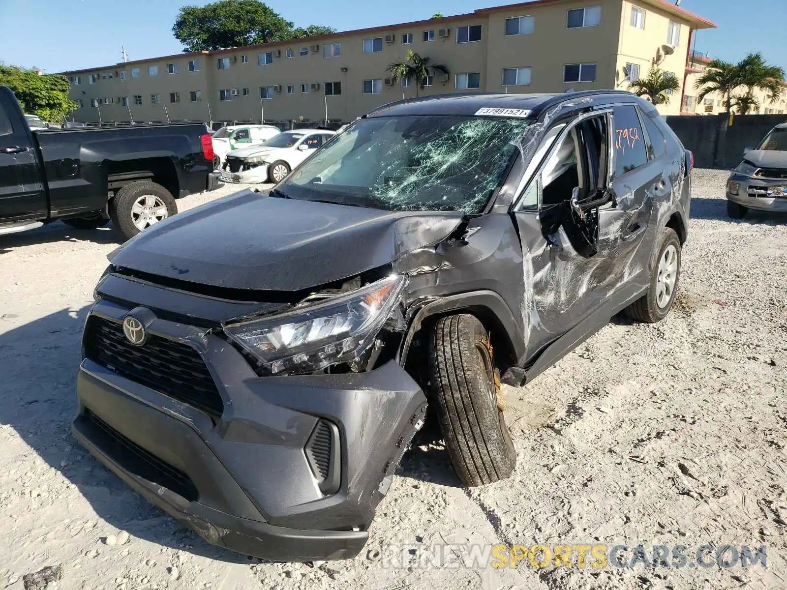 2 Фотография поврежденного автомобиля 2T3H1RFV3KW039610 TOYOTA RAV4 2019