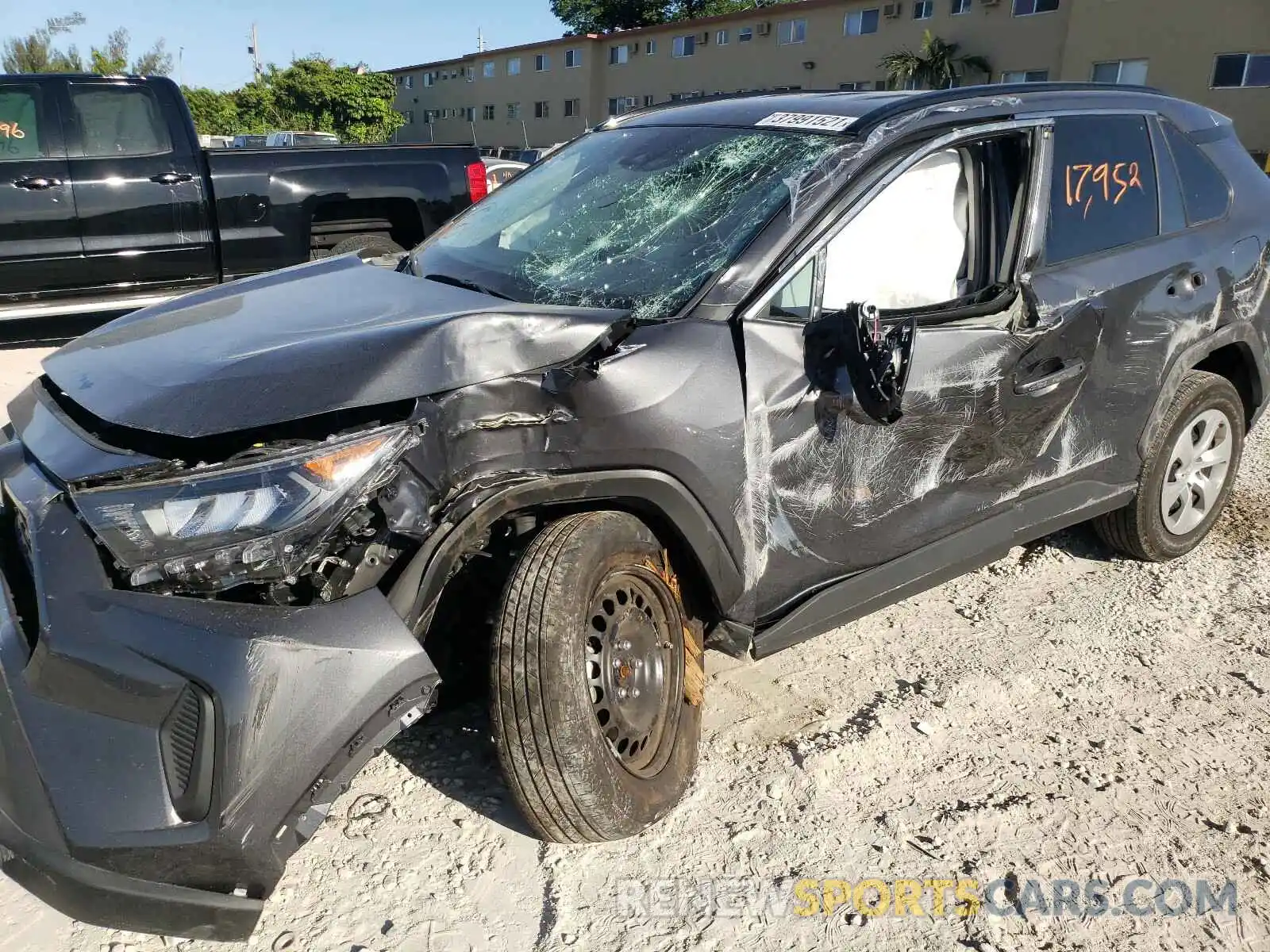 9 Фотография поврежденного автомобиля 2T3H1RFV3KW039610 TOYOTA RAV4 2019